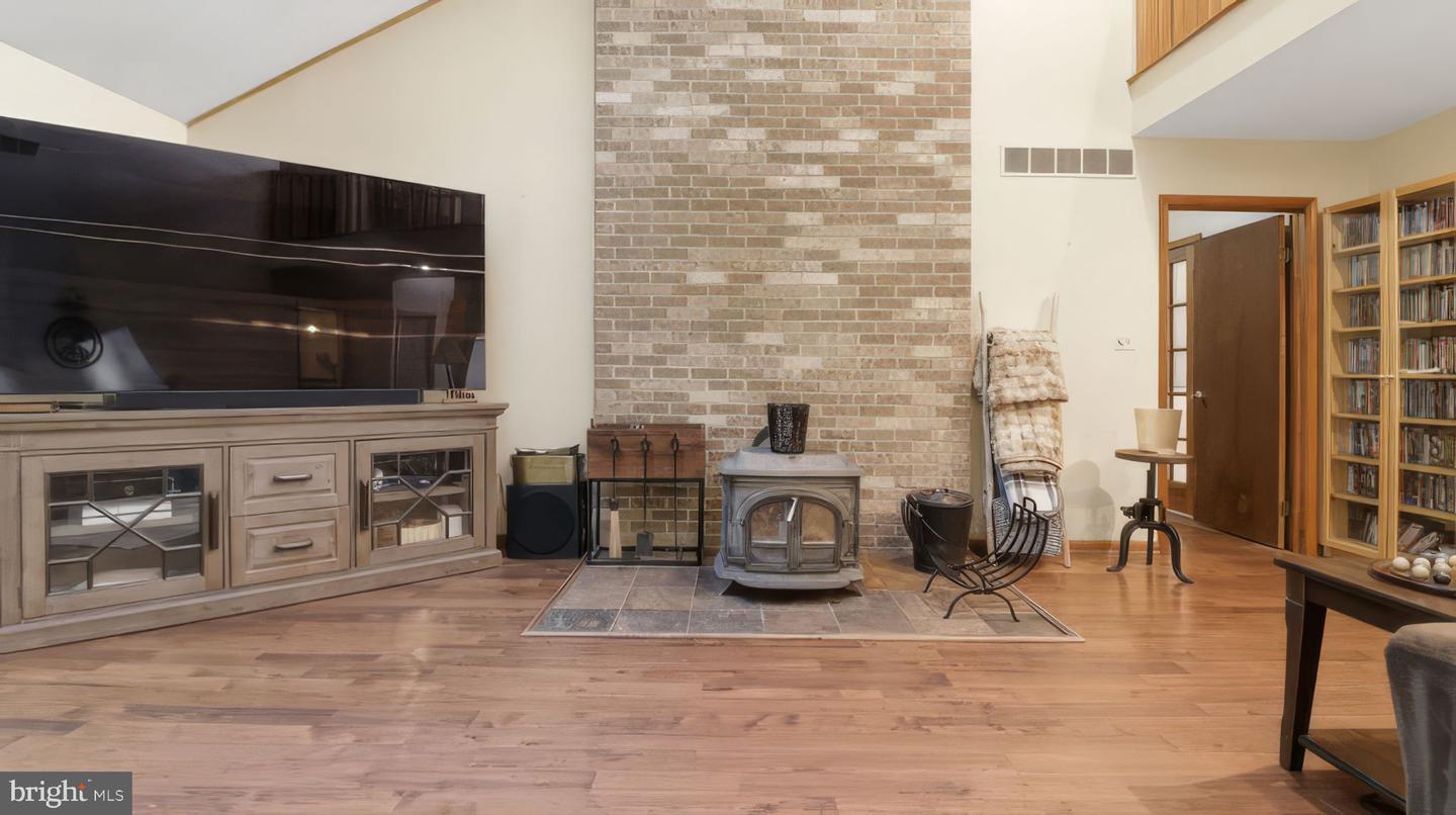 2185 Sams Creek Rd Property Photo 9