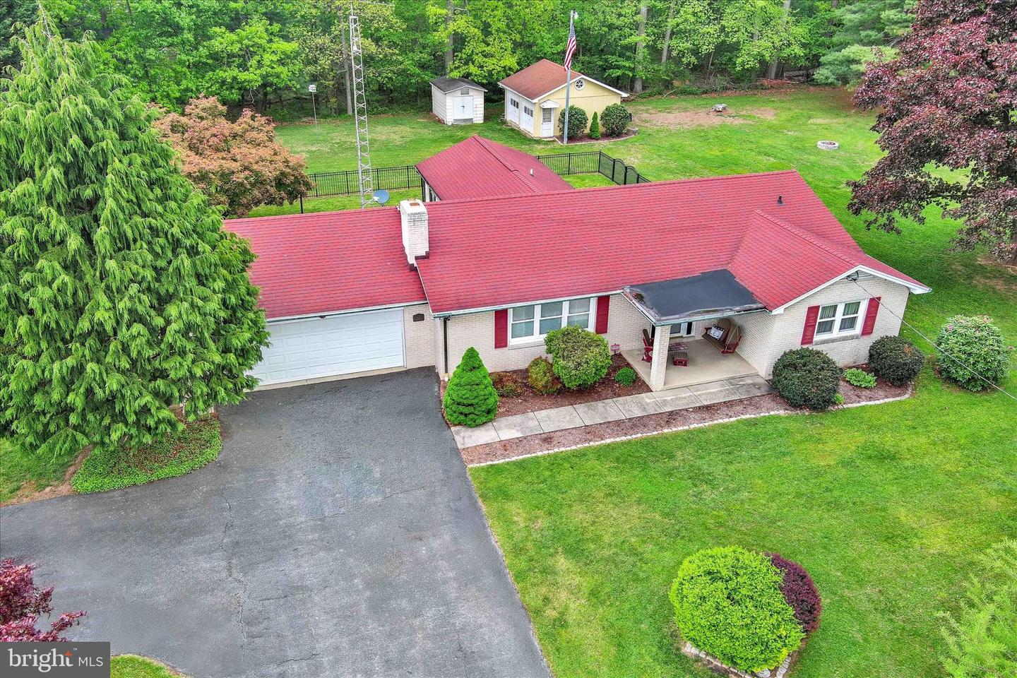 1609 Fairmount Rd Property Photo 3