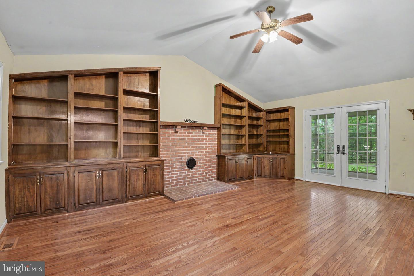 2055 Manchester Rd Property Photo 3