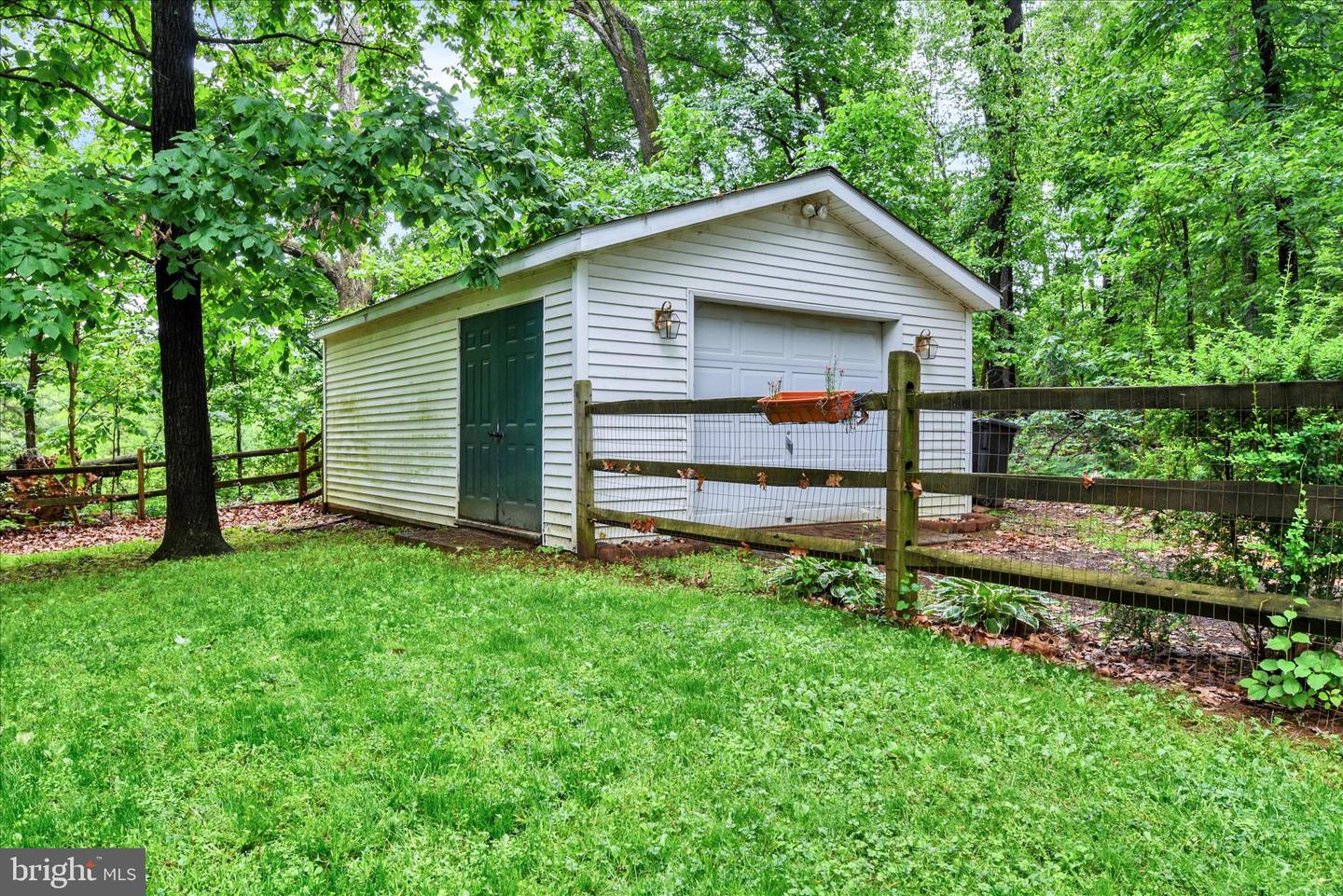 2055 Manchester Rd Property Photo 7