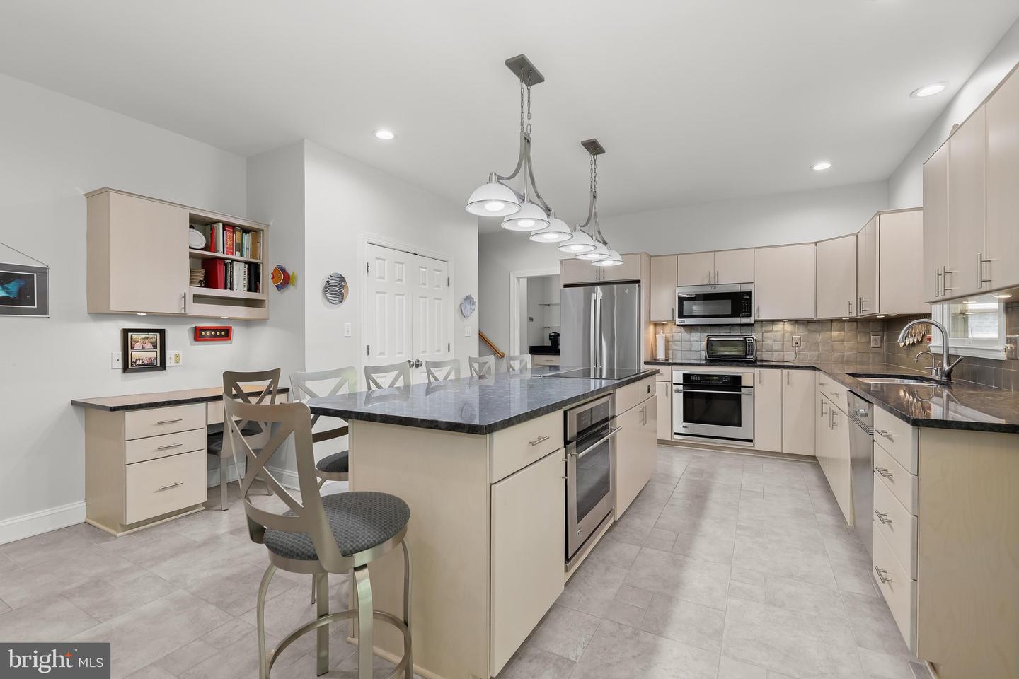 1920 Turnberry Ct Property Photo 18