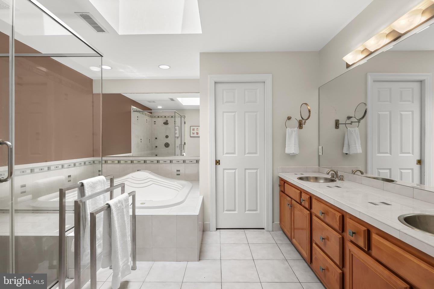 1920 Turnberry Ct Property Photo 33