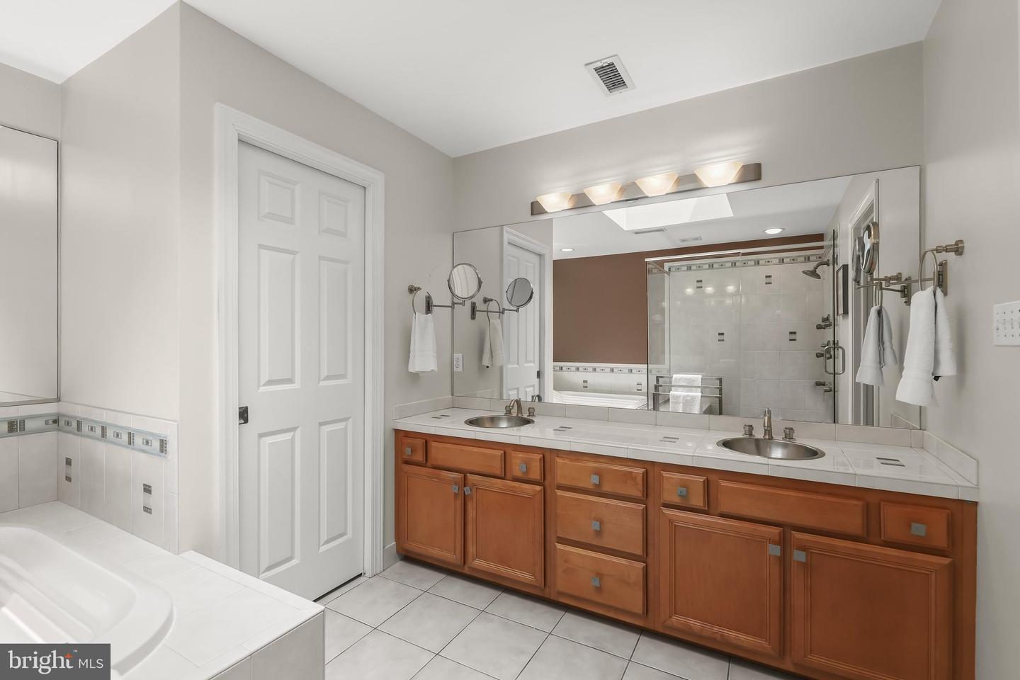 1920 Turnberry Ct Property Photo 35