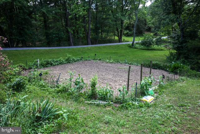 1740 Fairmount Rd Property Photo 4