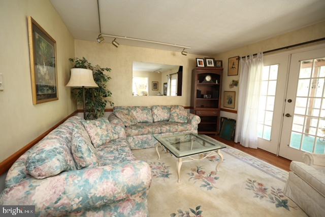 1740 Fairmount Rd Property Photo 32