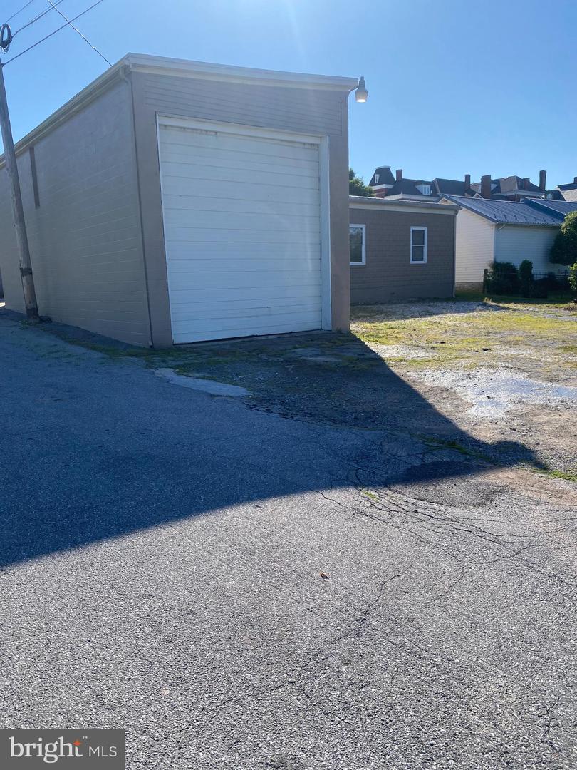 100 Church Rd Property Photo 4