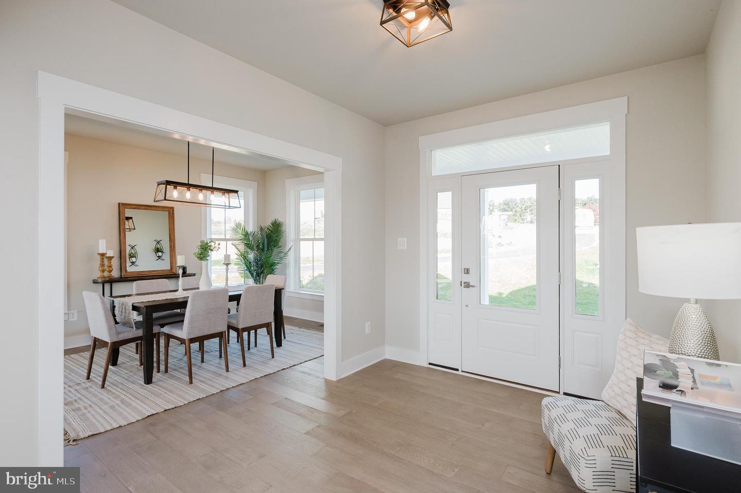 2527a Fourleaf Dr Property Photo 6