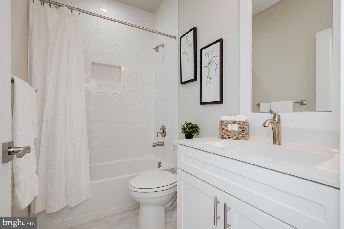 2527a Fourleaf Dr Property Photo 39