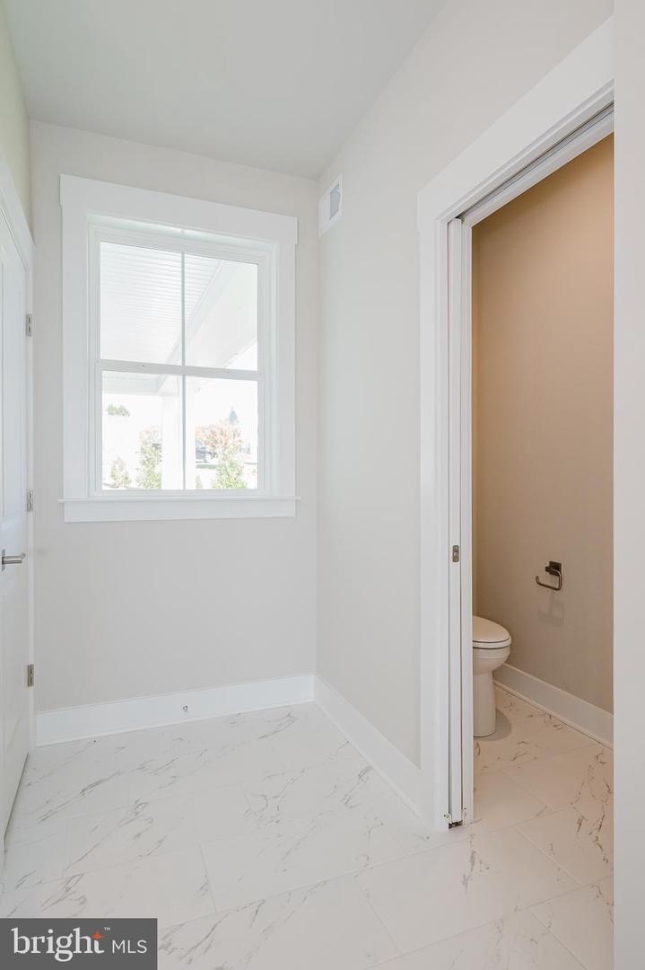 2527a Fourleaf Dr Property Photo 44