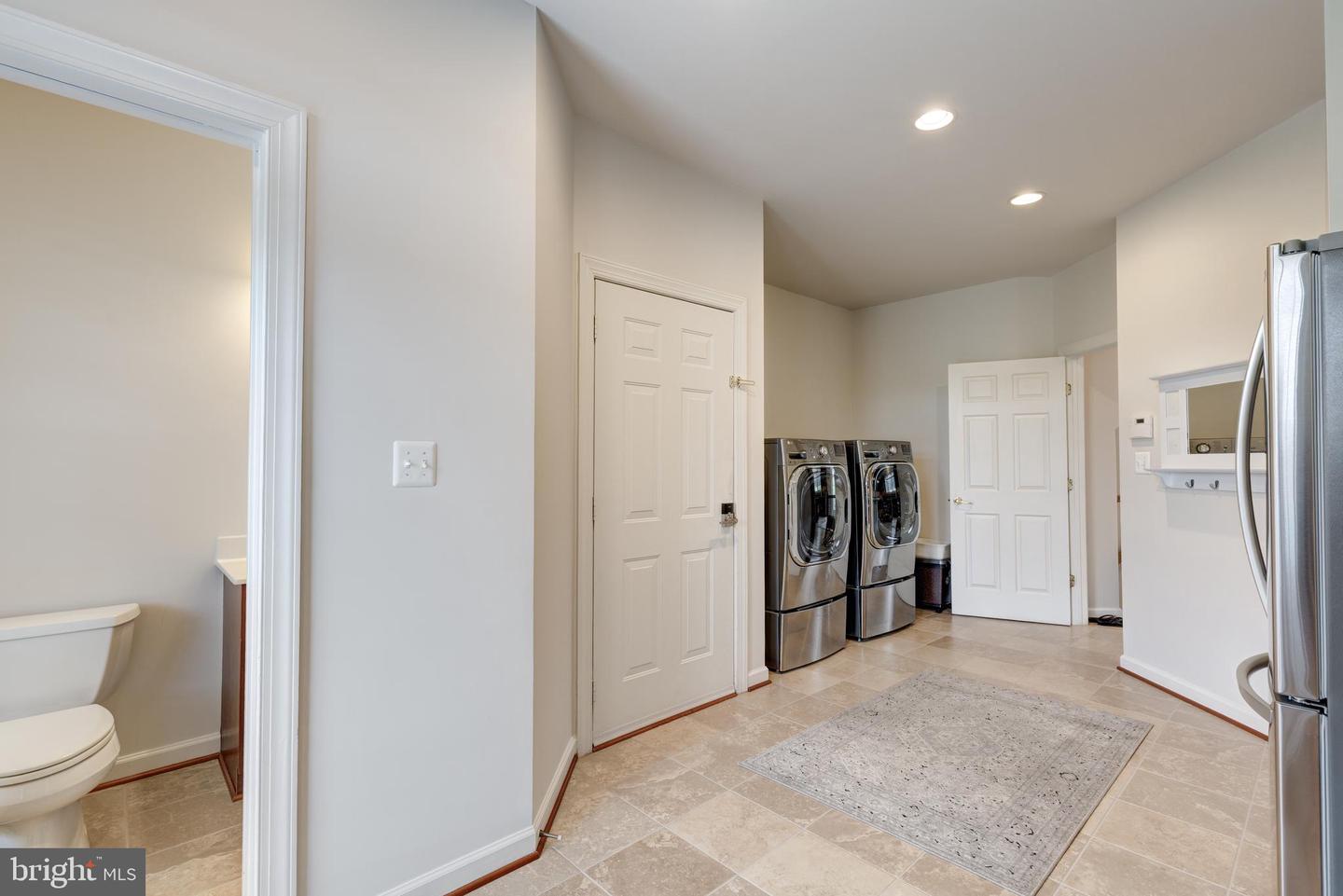 6050 Moore Dr Property Photo 30