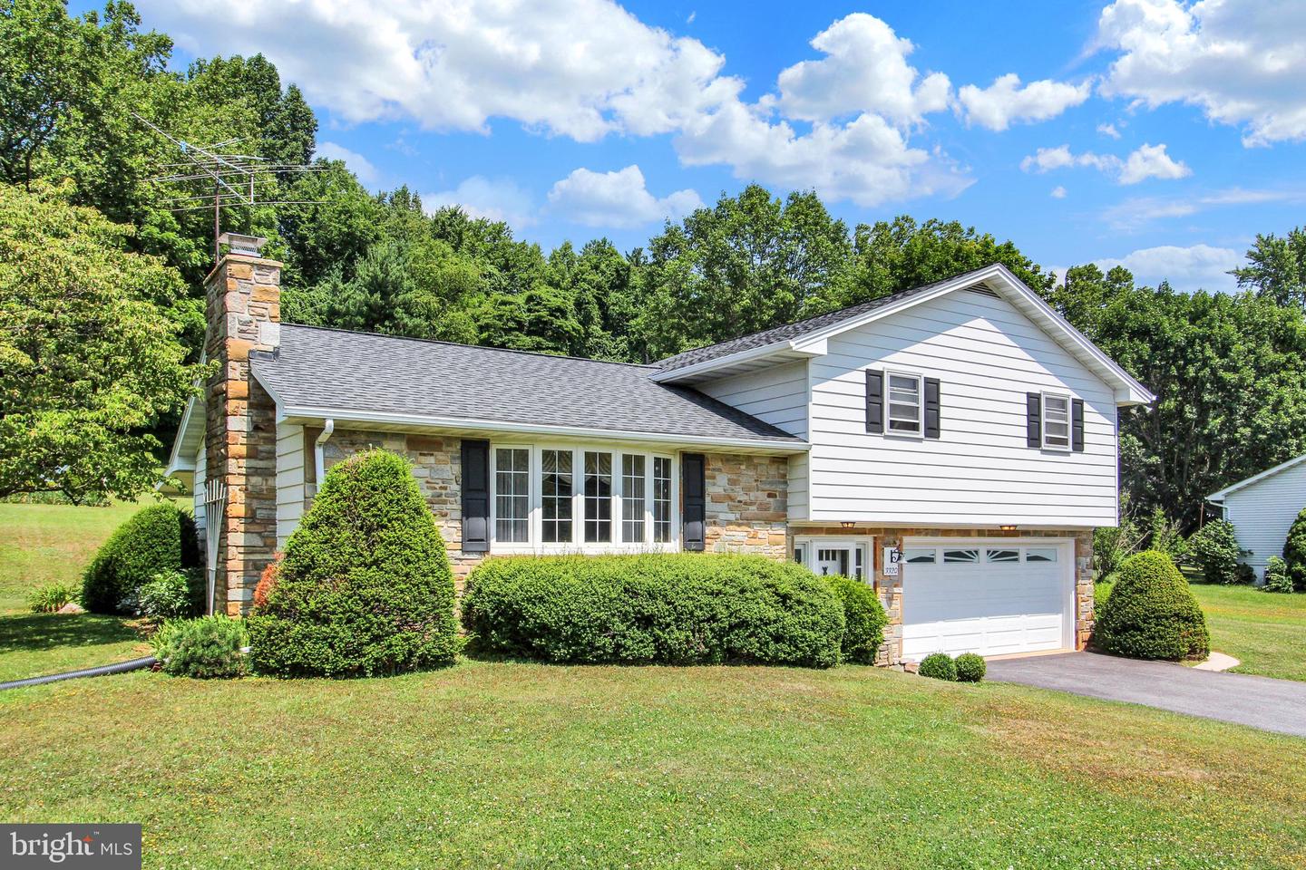 3320 Lineboro Rd Property Photo 1