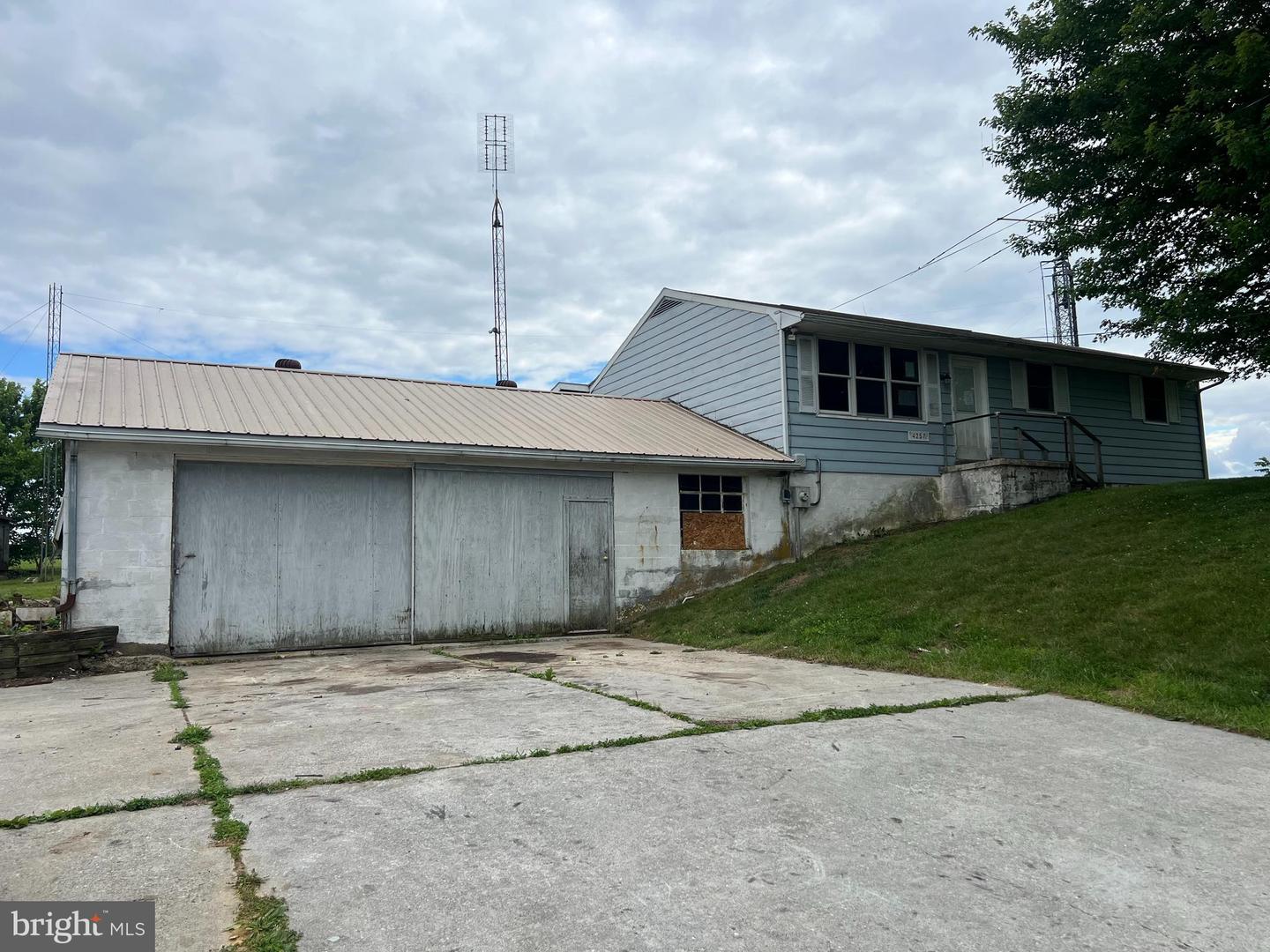 4257 Maple Grove Rd Property Photo 1