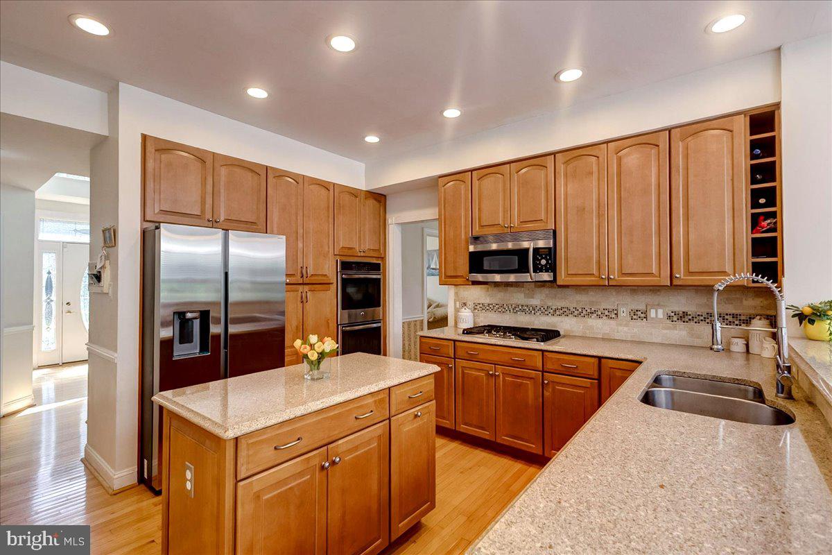 5764 Oyster Bay Dr Property Photo 11