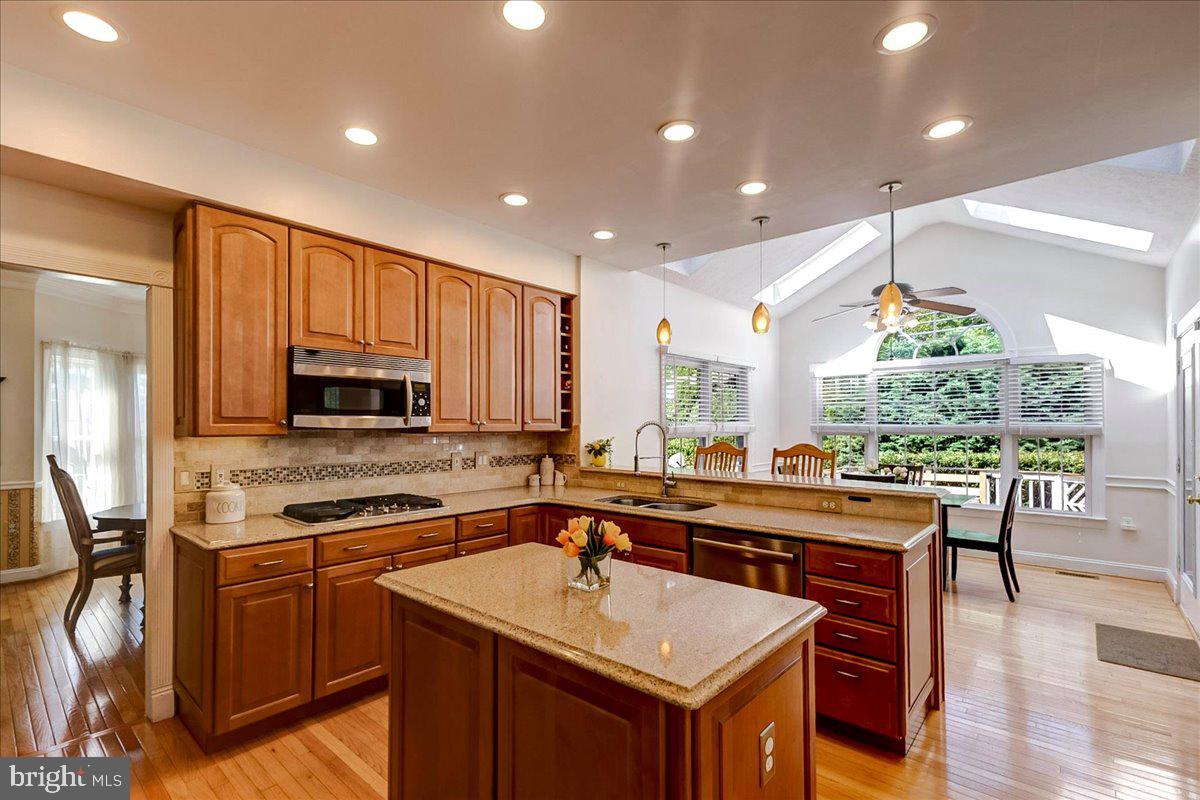 5764 Oyster Bay Dr Property Photo 12