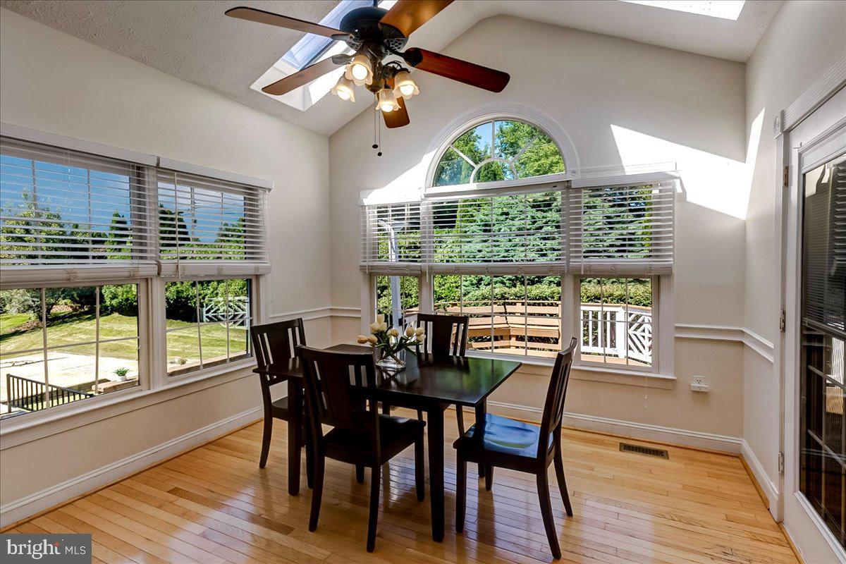 5764 Oyster Bay Dr Property Photo 13