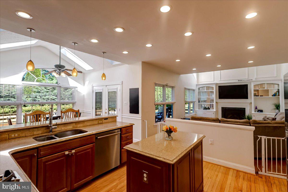 5764 Oyster Bay Dr Property Photo 14