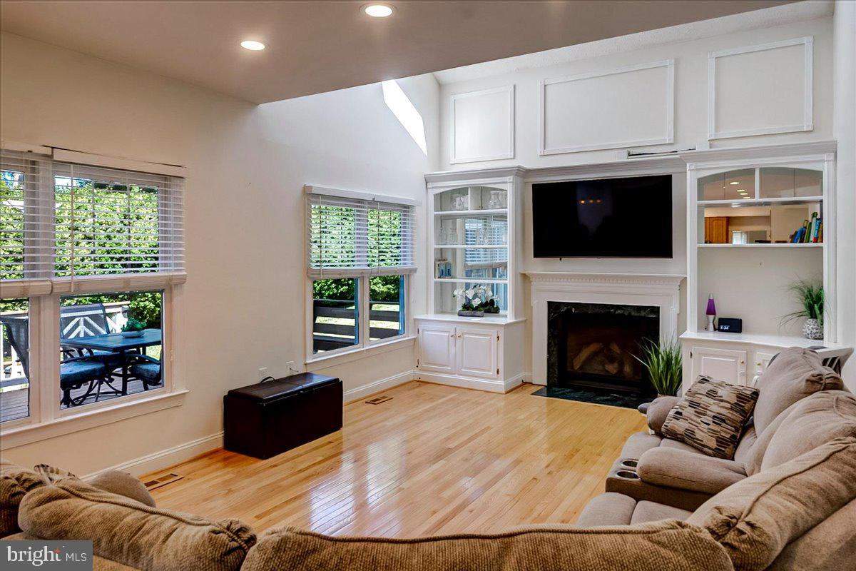 5764 Oyster Bay Dr Property Photo 15