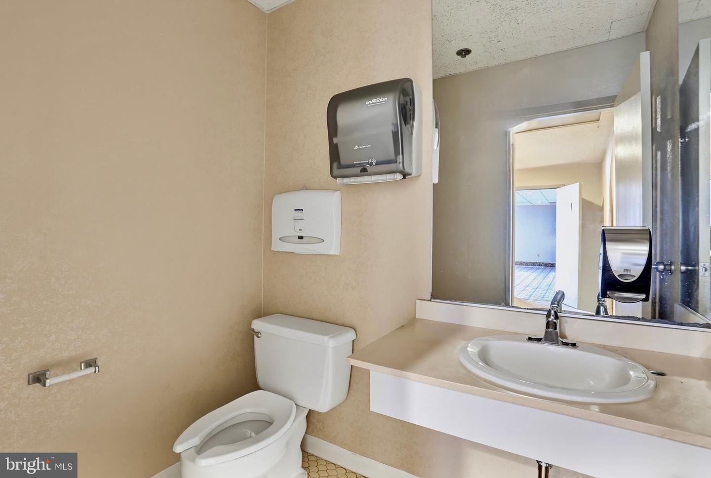505 Jermor Ln Property Photo 54