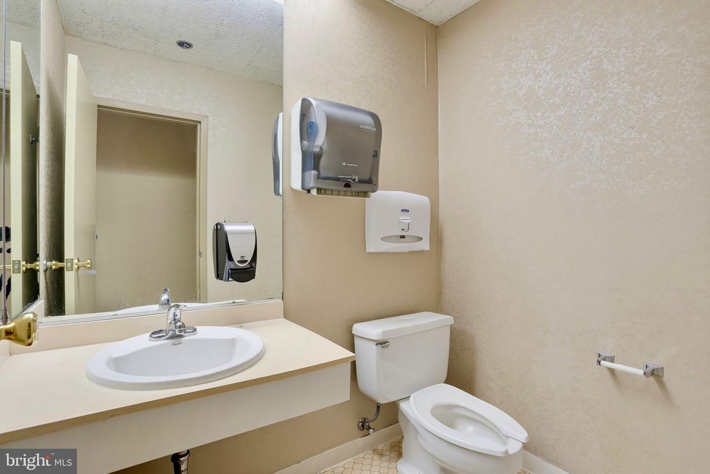 505 Jermor Ln Property Photo 55