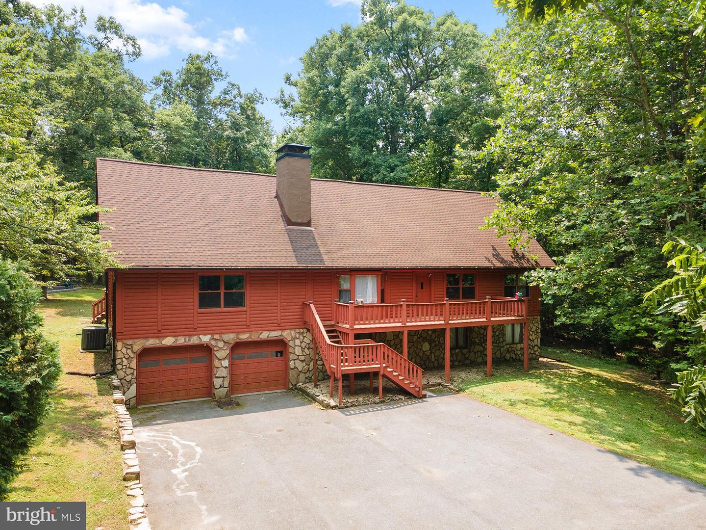2425 Henson Dr Property Photo 1