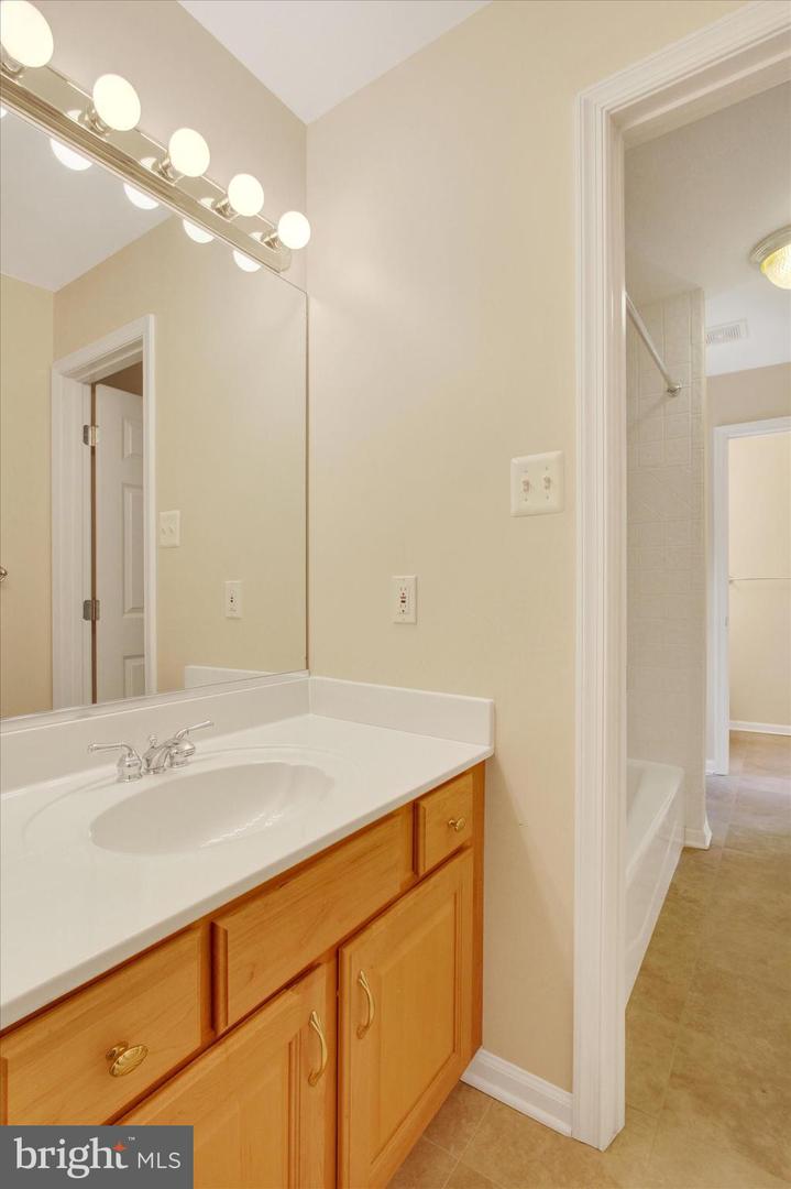 3088 Fenwick Dr Property Photo 37