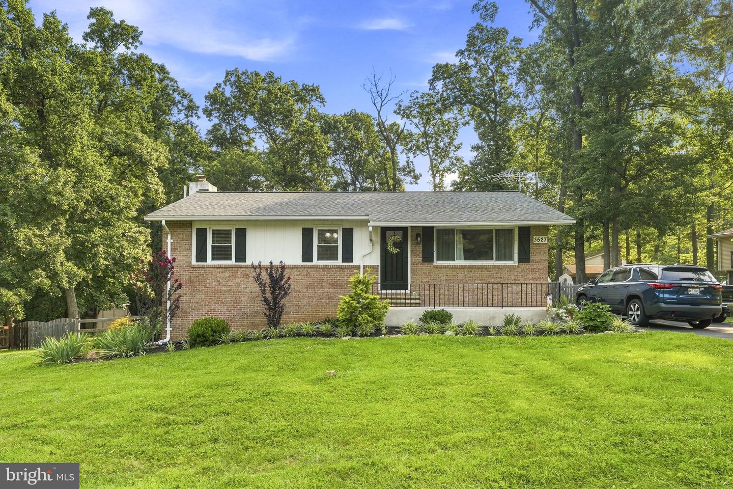 3527 Hooper Rd Property Photo 1