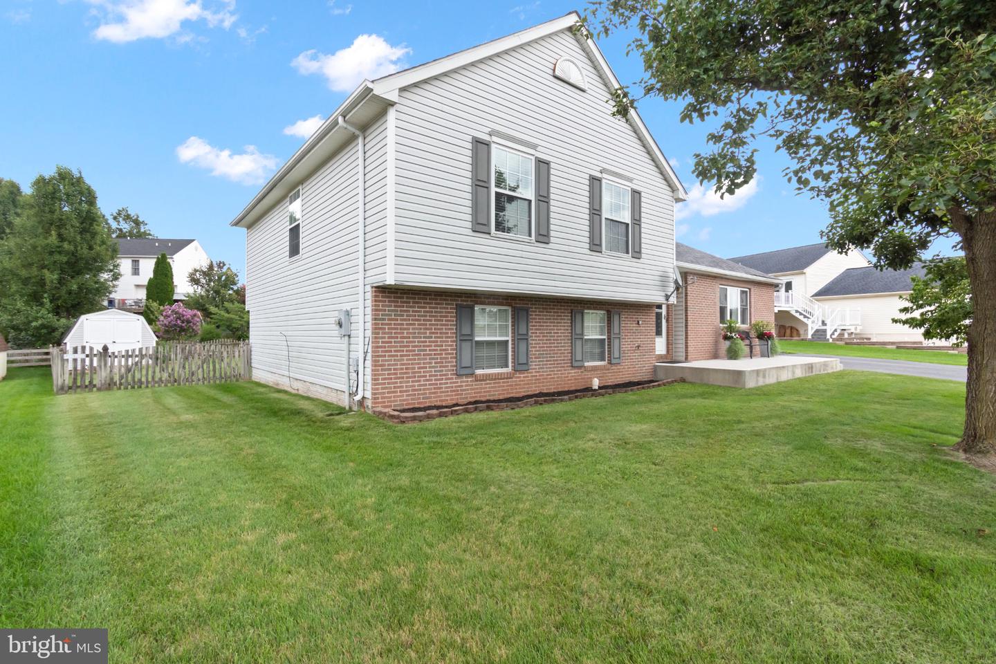 102 Kenan St Property Photo 4