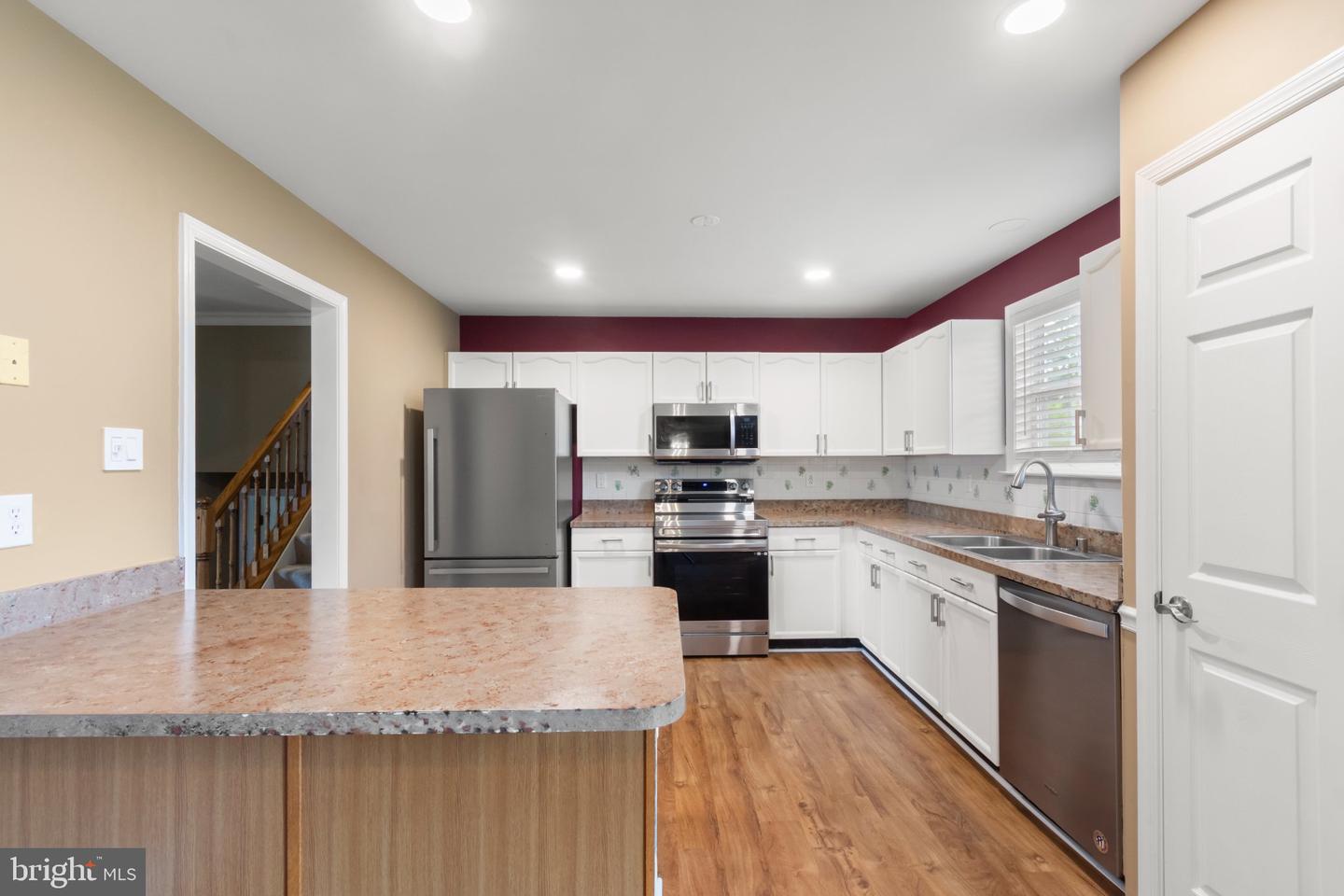 102 Kenan St Property Photo 18