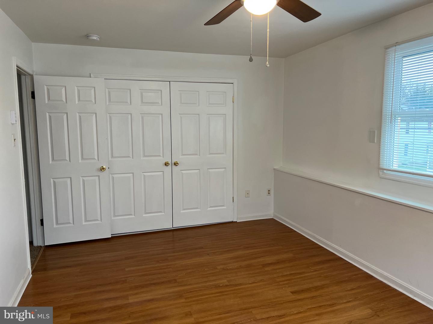 4015 Gill Ave #b Property Photo 2