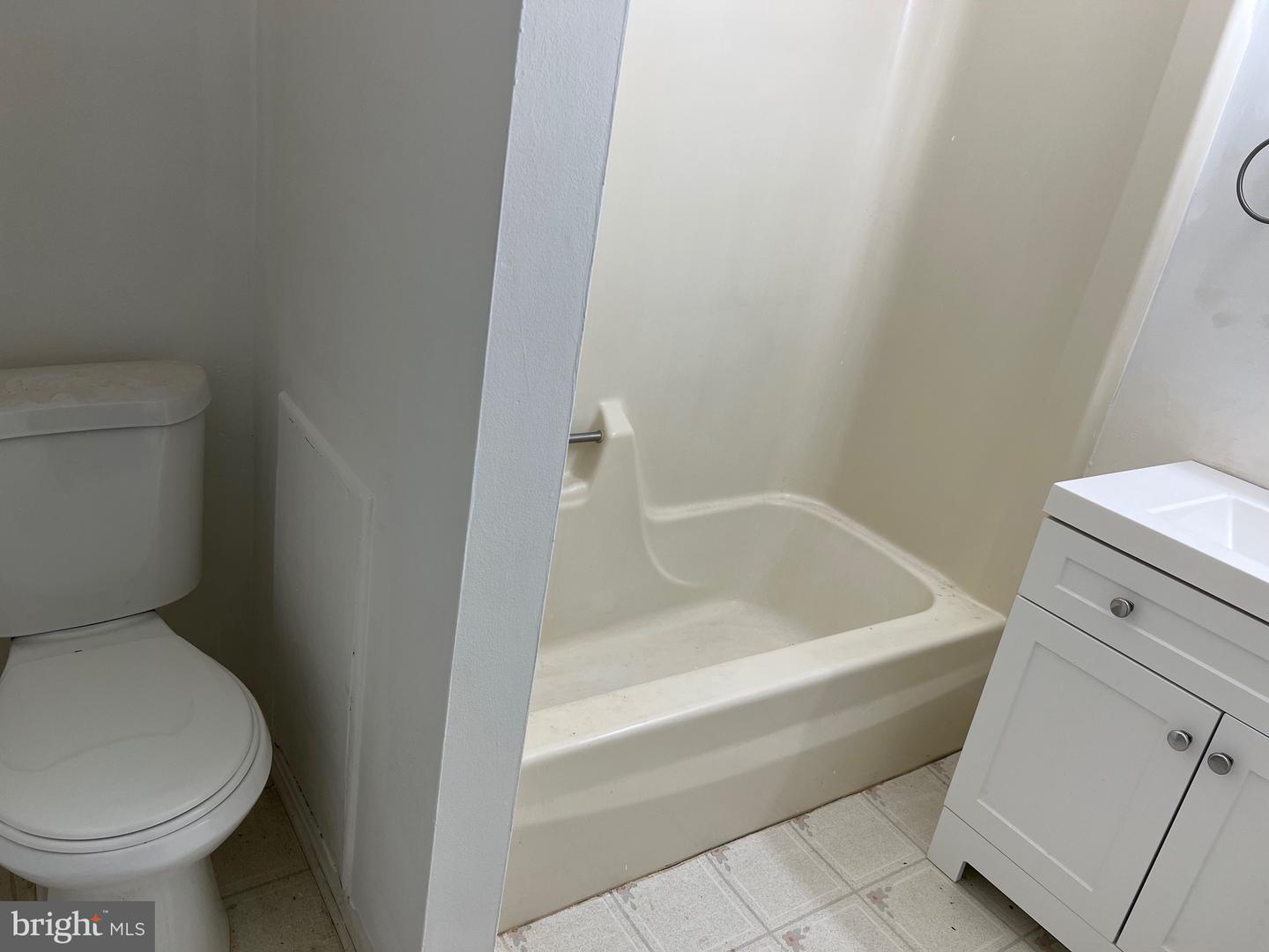 4015 Gill Ave #b Property Photo 5
