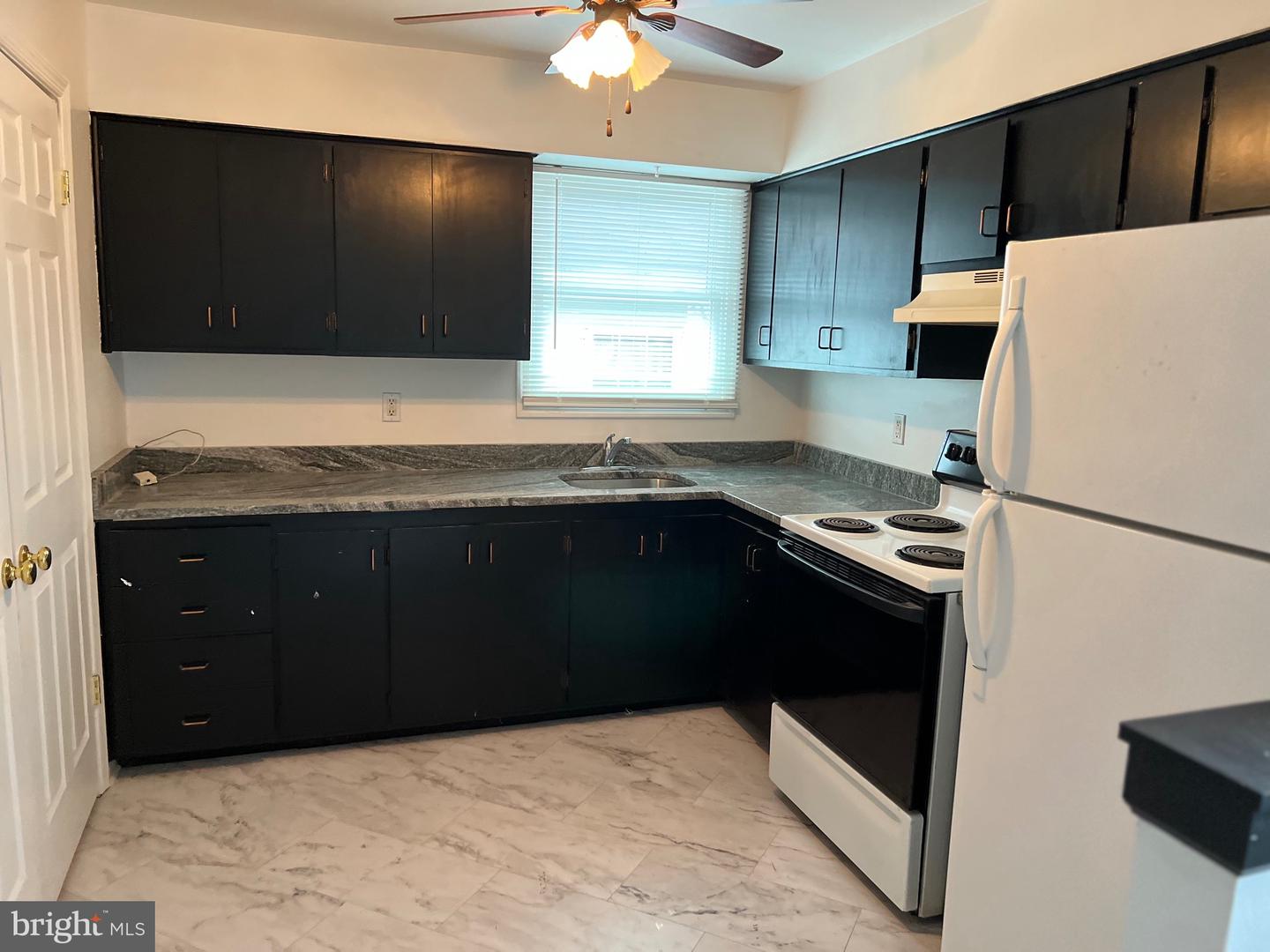 4015 Gill Ave #b Property Photo 6
