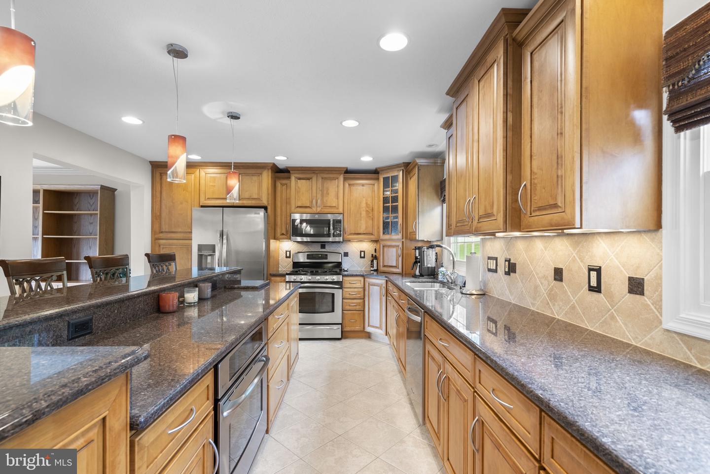 6025 Kennard Ct Property Photo 4