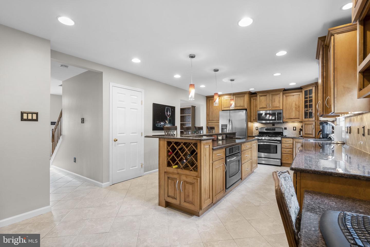 6025 Kennard Ct Property Photo 5