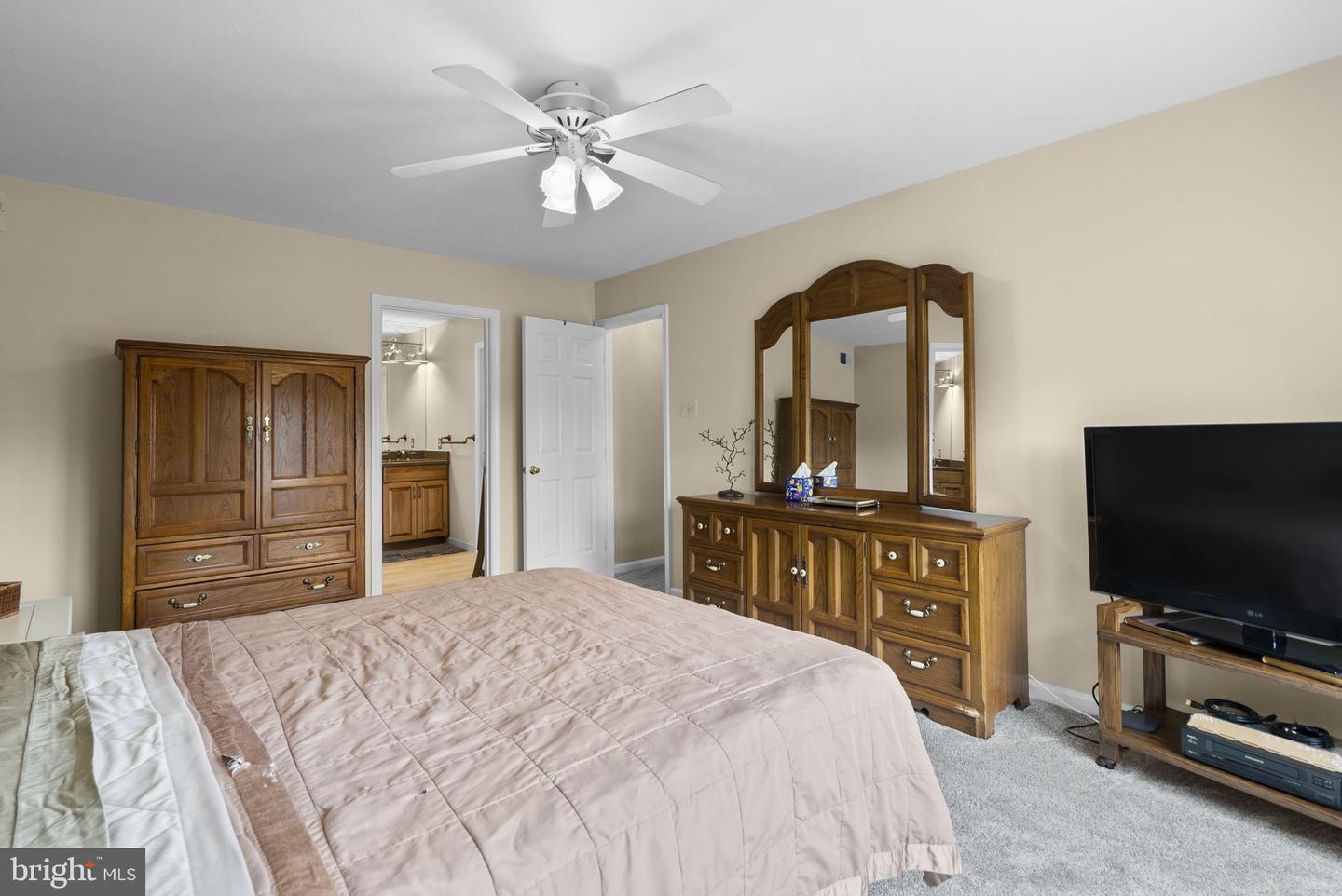 6025 Kennard Ct Property Photo 20