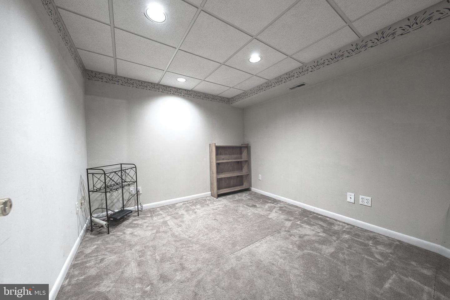 6025 Kennard Ct Property Photo 36