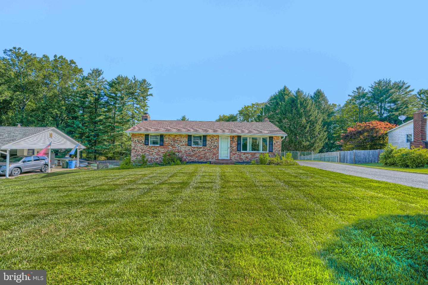 1520 Woodridge Ln Property Photo 1