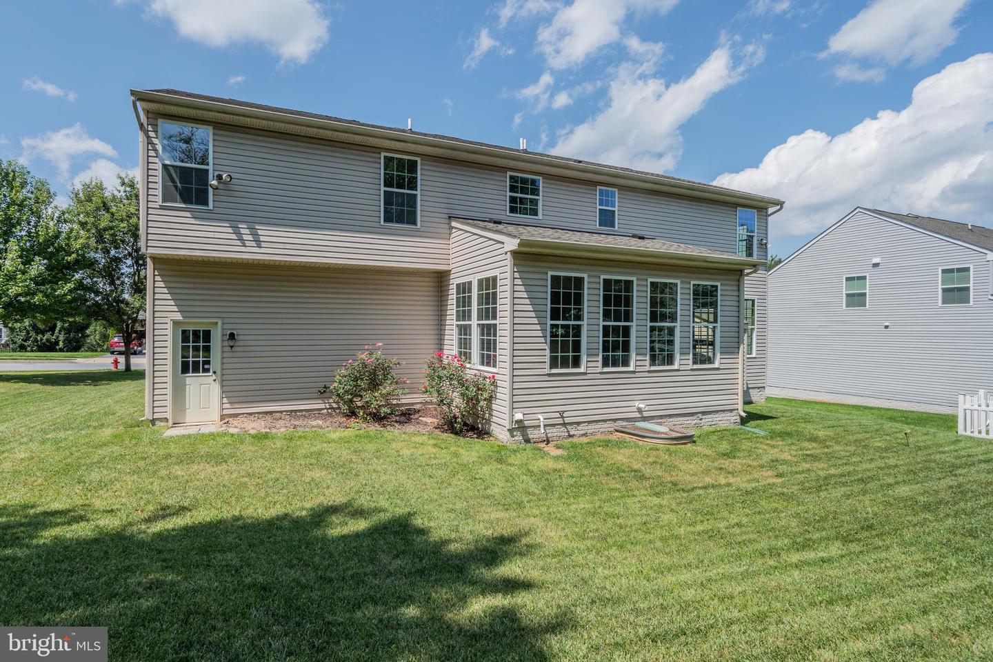2105 Fieldbrook Ln Property Photo 9