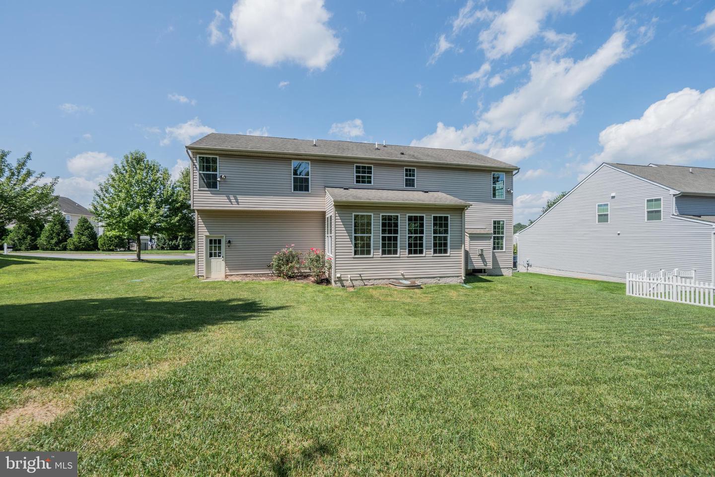 2105 Fieldbrook Ln Property Photo 10