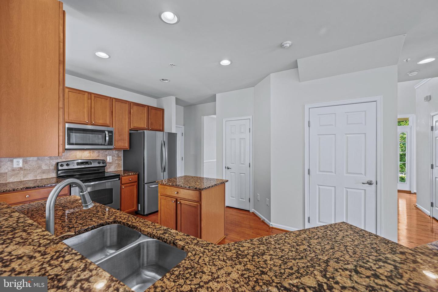 2105 Fieldbrook Ln Property Photo 23