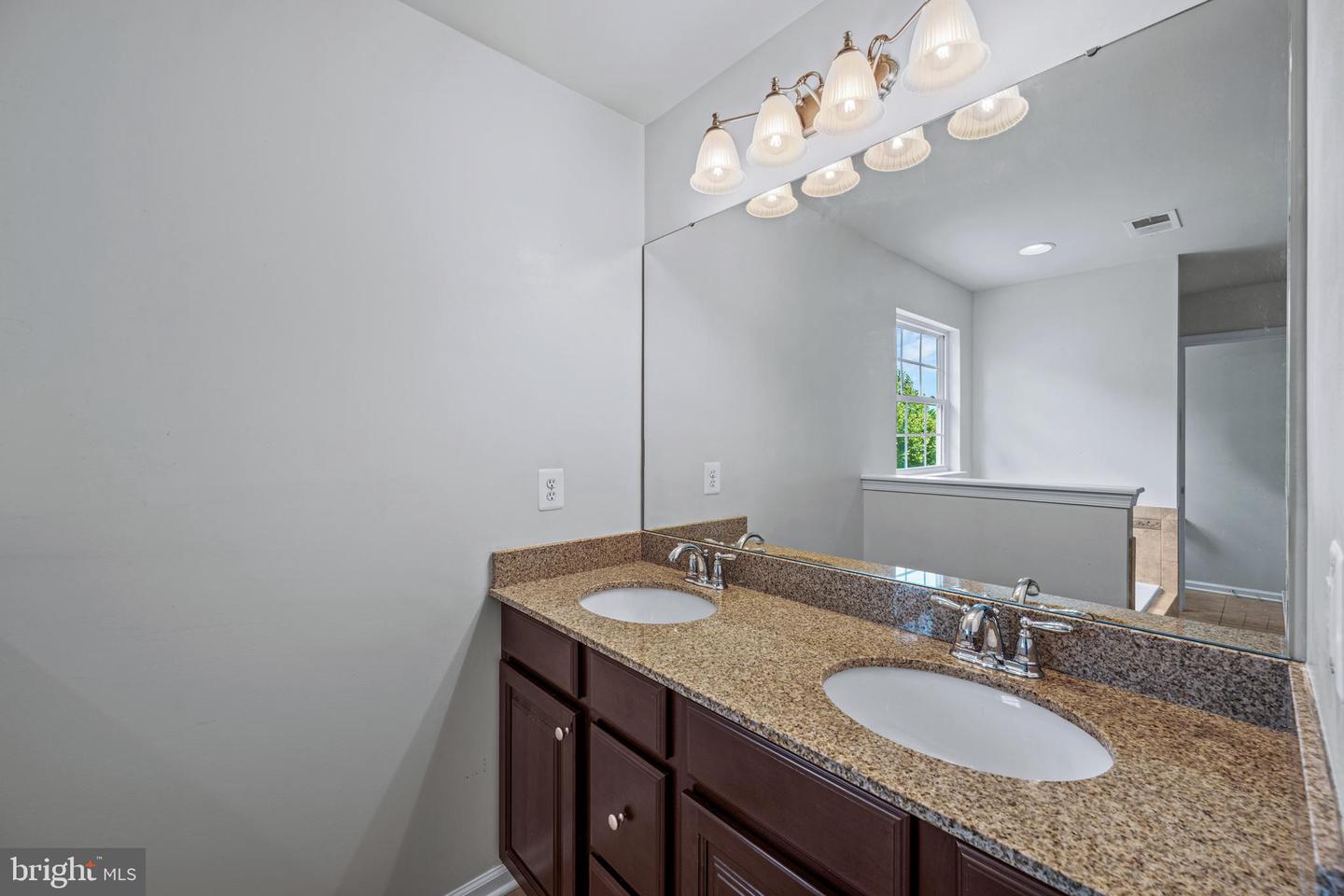 2105 Fieldbrook Ln Property Photo 35