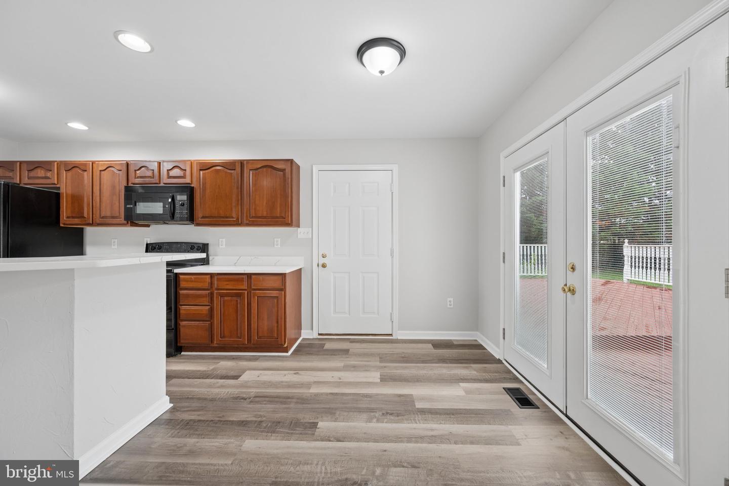 207 Bentley St Property Photo 24