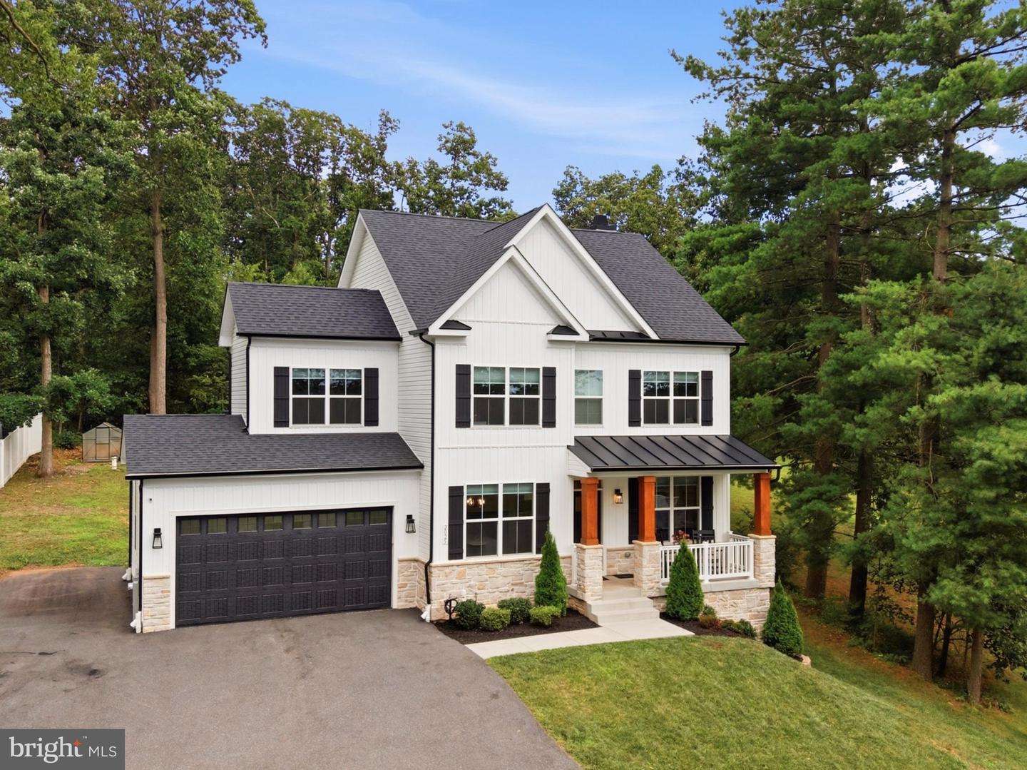 2025 Snydersburg Rd Property Photo 1