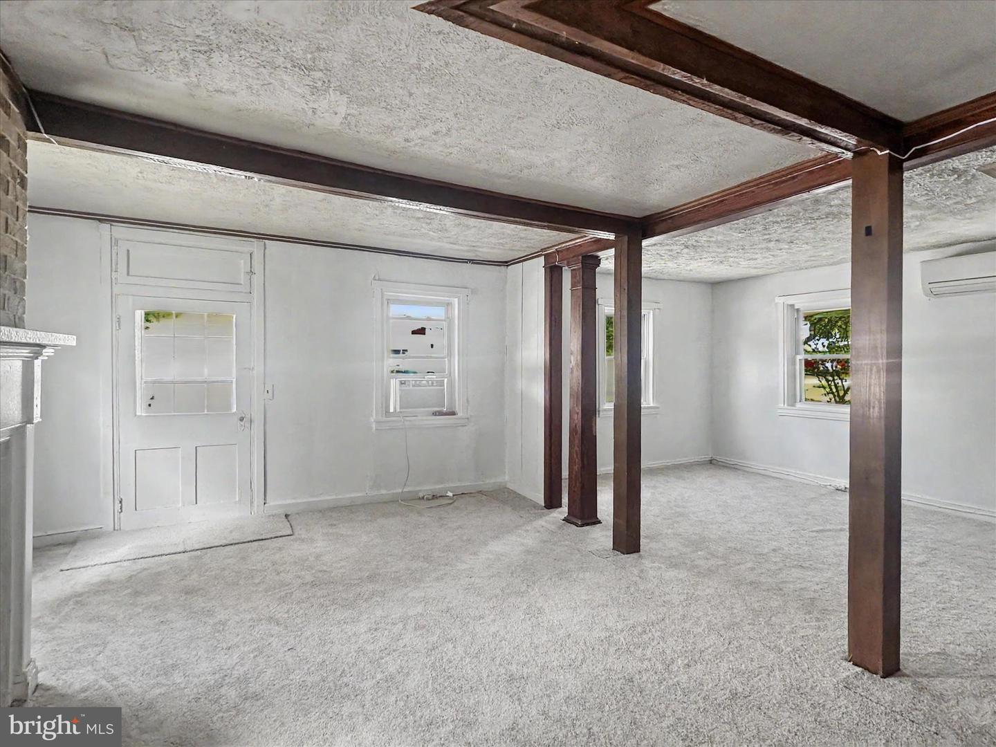 5949 Conover Rd Property Photo 4