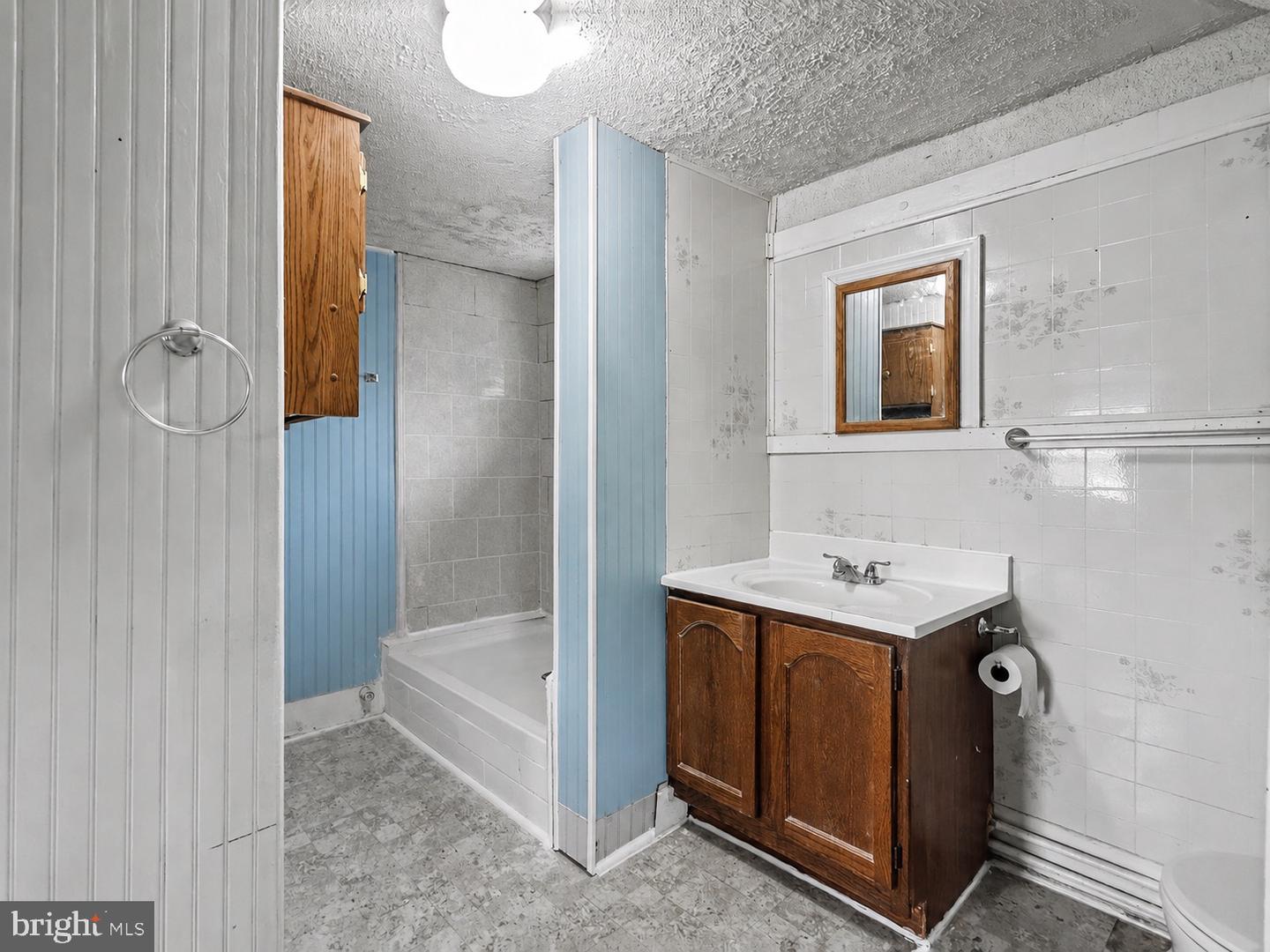 5949 Conover Rd Property Photo 8