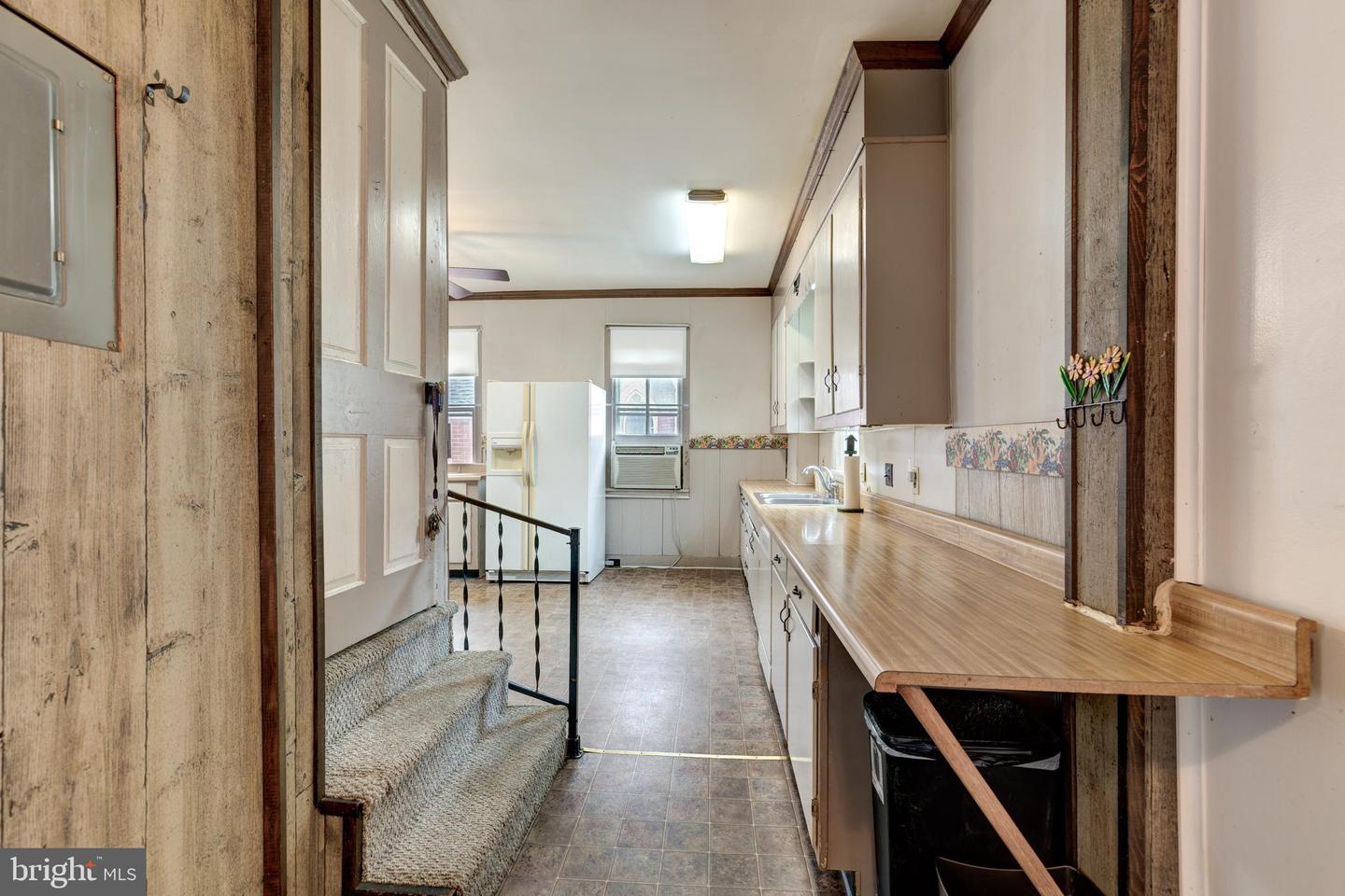 22 Middle St Property Photo 7