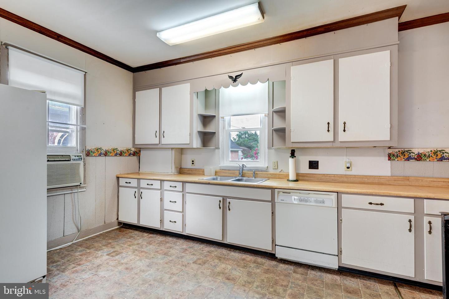 22 Middle St Property Photo 8