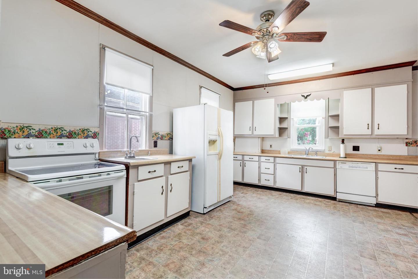22 Middle St Property Photo 9