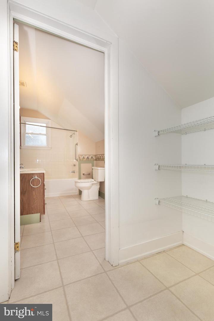 22 Middle St Property Photo 37