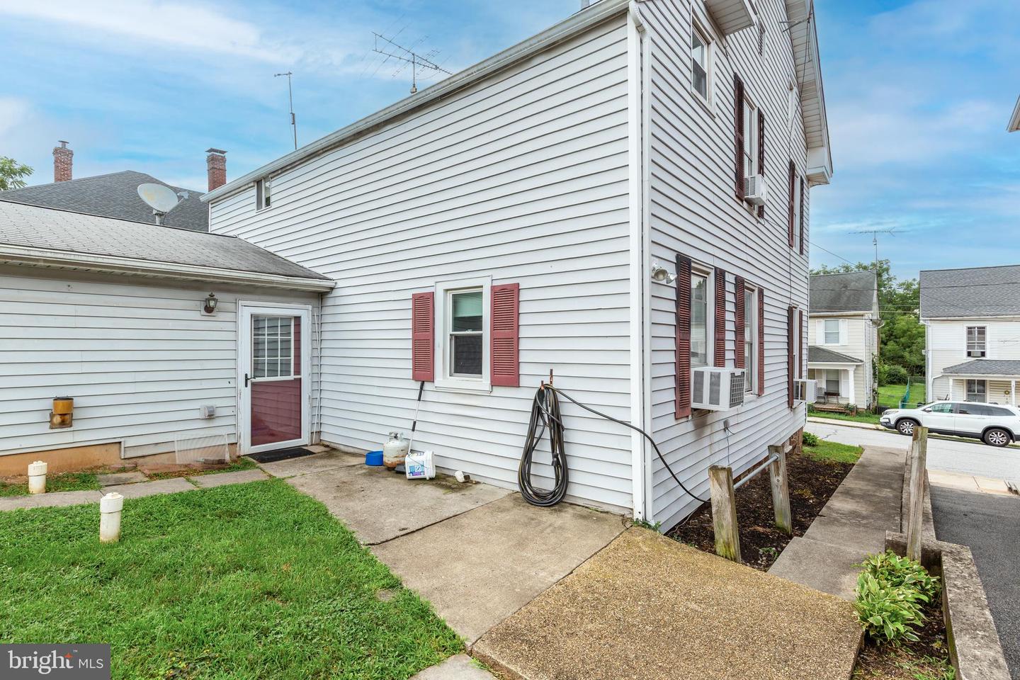 22 Middle St Property Photo 47