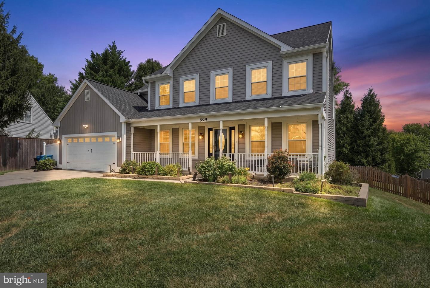 699 GARDEN CT